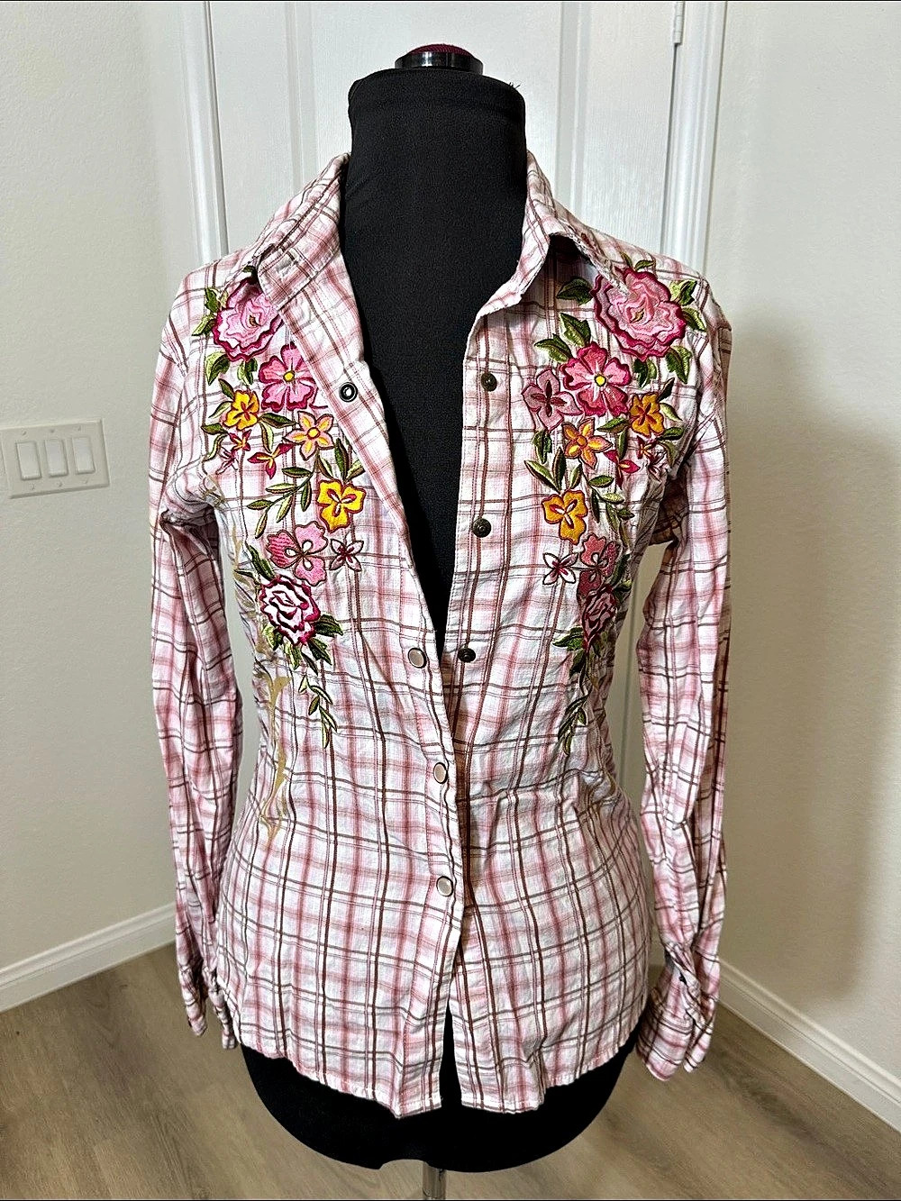 Panhandle Slim Western Wear shirt Embroidered Plaid Button Down Size Medium